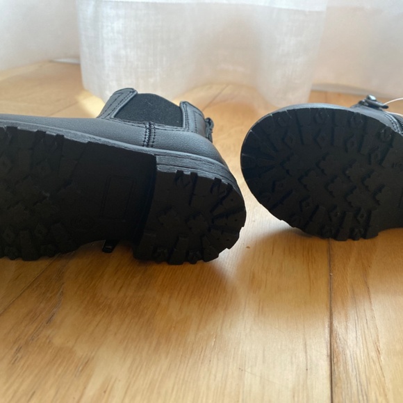 Unisex black booties, Children’s Place, NEW - Picture 3 of 4